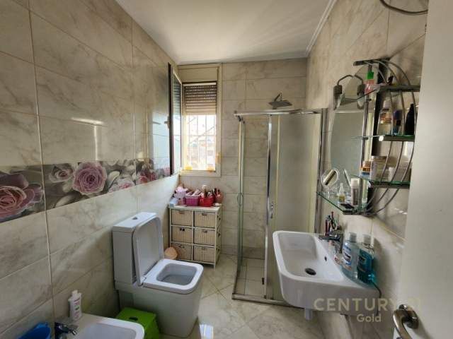 Tirane, shitet apartament duplex 3+1+A+BLK Kati 5, 135 m² 105.000 Euro (ali demi)