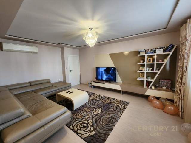 Tirane, shitet apartament duplex 3+1+A+BLK Kati 5, 135 m² 105.000 Euro (ali demi)