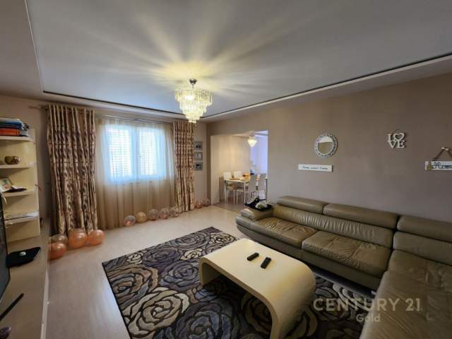 Tirane, shitet apartament duplex 3+1+A+BLK Kati 5, 135 m² 105.000 Euro (ali demi)