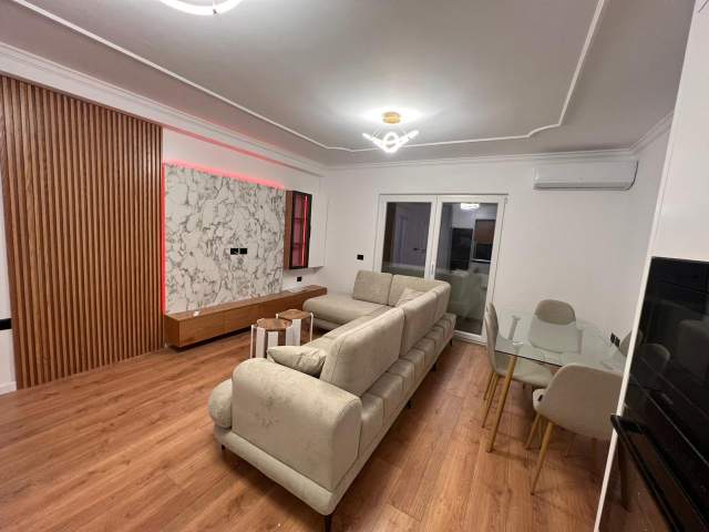Tirane, jepet me qera apartament 3+1+BLK Kati 3, 120 m² 750 Euro (Rruga e kavajes,perballe square 21)