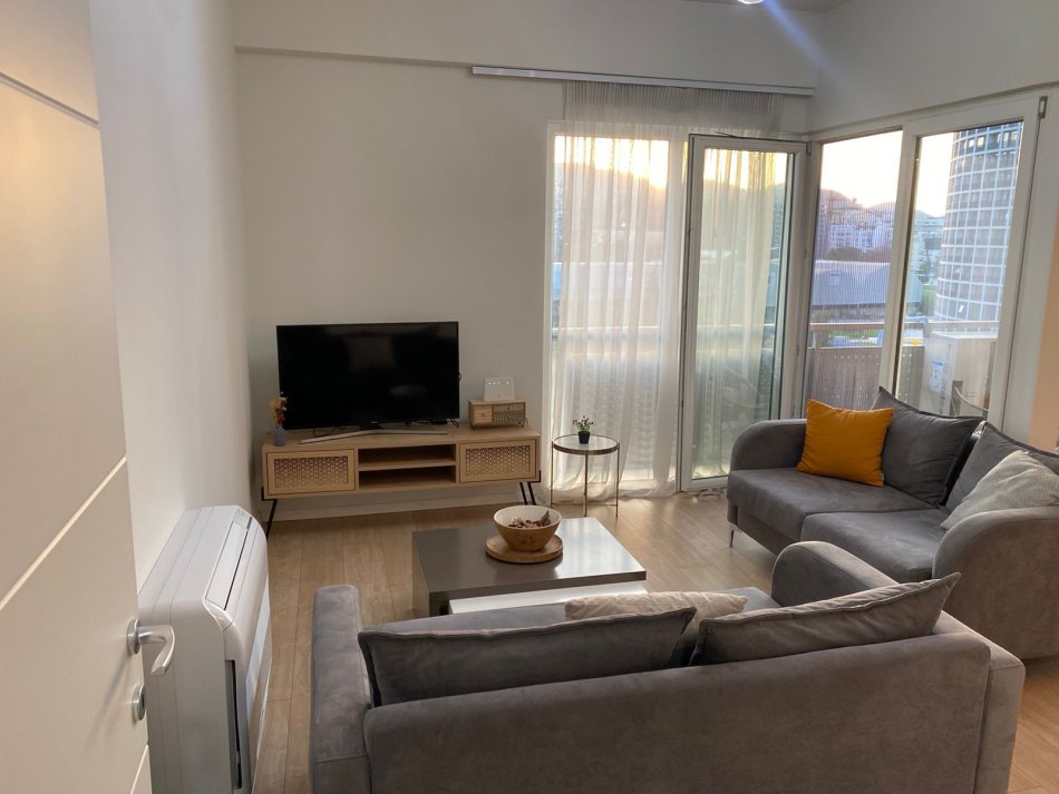 Tirane, jepet me qera apartament 2+1 Kati 4, 120 m² 1.300 € (Rruga e kosovareve)