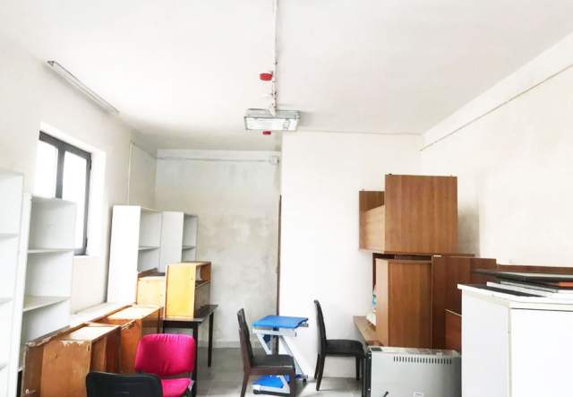 Tirane, shitet magazine 220 m² 240.000 Euro