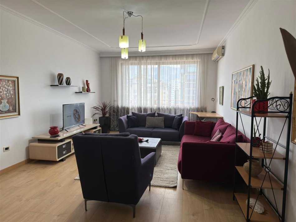 Super Apartament 2+1+2 me qera ne bllok (800 Euro)