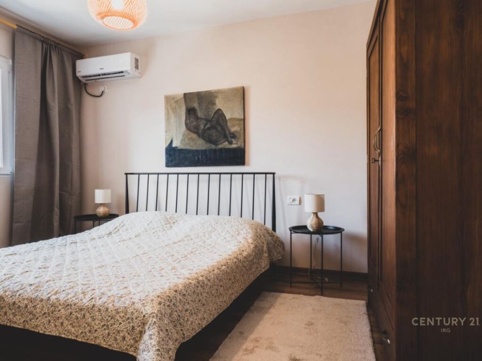 Tirane, shitet apartament 1+1+Ballkon  (Rruga Fortuzi, prane Qendres)