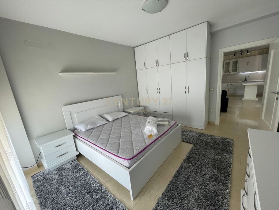 Tirane, jepet me qera apartament 2+1 , 100 m² 700 € (apartament 2+1 i vendosur prane Lion Park. prane parkut te Liqenit)