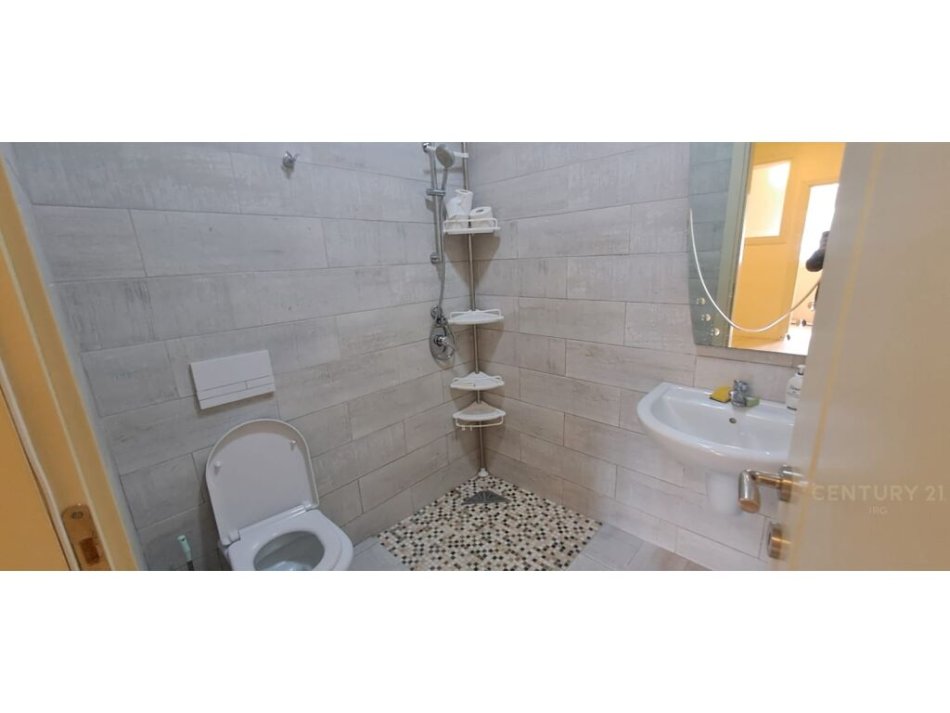 Tirane, shitet shtepi 2+1+Aneks Kati 1, 165.000 € (shtepi private 2+1+2, prane rruges se Kavajes, tek Raiffeisen Bank.)