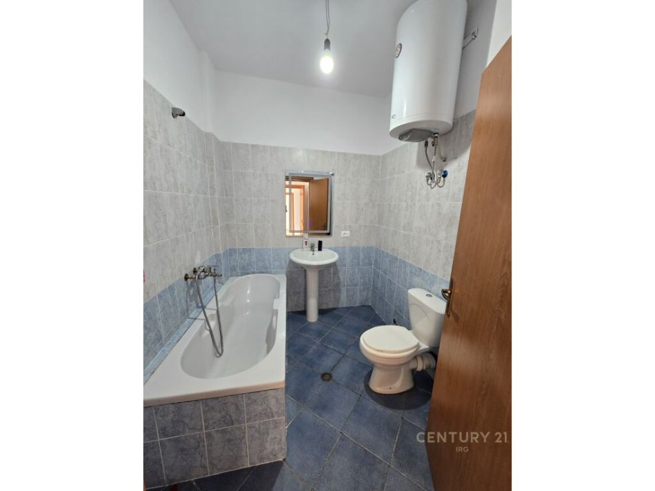 Tirane, shitet apartament 3+1+Ballkon Kati 4, 115 m² 129.000 € (ne Fresk)