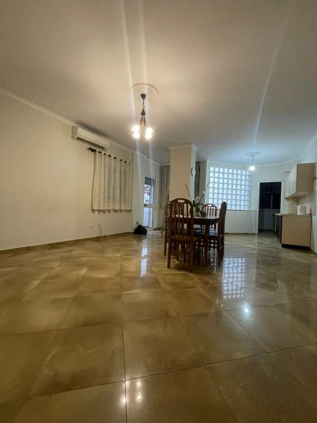 Tirane, jepet me qera apartament 2+1+BLK Kati 3, 115 m² 400 Euro