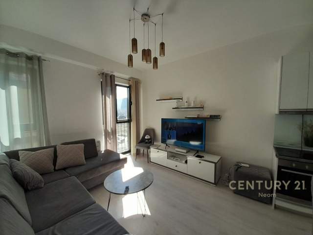 Tirane, jepet me qera apartament 700 €  (rruga e kosovareve)