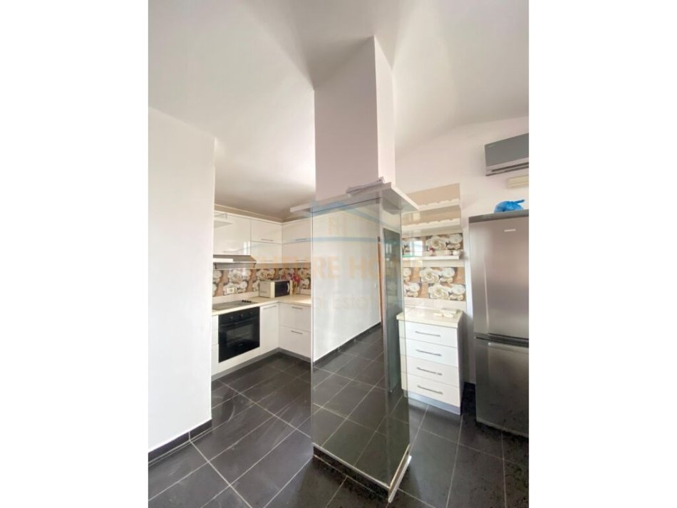 Mali Robit, shitet apartament 2+1 Kati 3, 95 m² 125,000 € (Mali i Robit)