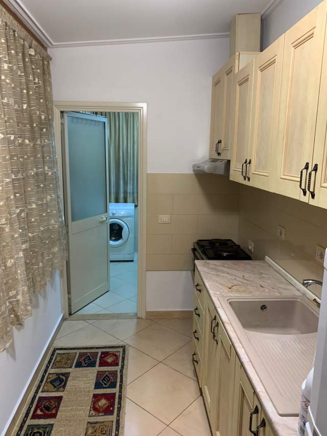 Tirane, jepet me qera apartament 1+1 Kati 1, 40 m² 35.000 Leke (Gjimnazi Partizani)