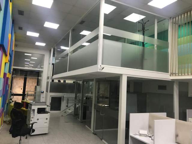 Tirane, jepet me qera ambjent biznesi Kati 0, 395 m² 4.000 Euro (Qender)
