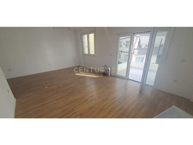 Shesim apartament 3+1+3 me pamje, kopshti zoologjik! 240,000 €