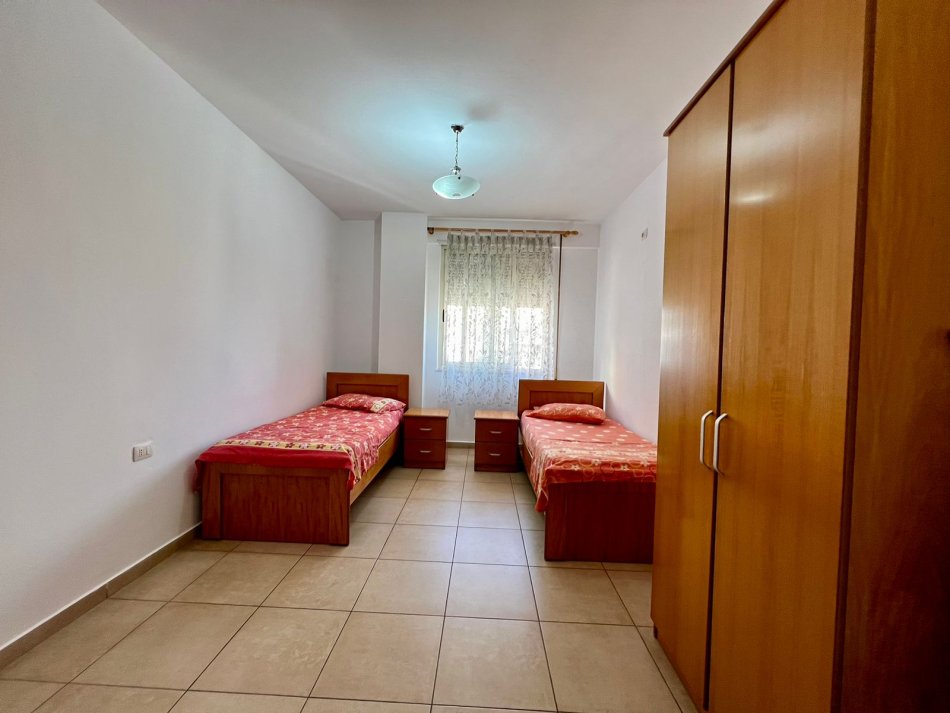 Tirane, jepet me qera apartament 2+1 Kati 7, 110 m² 600 € (selvia)