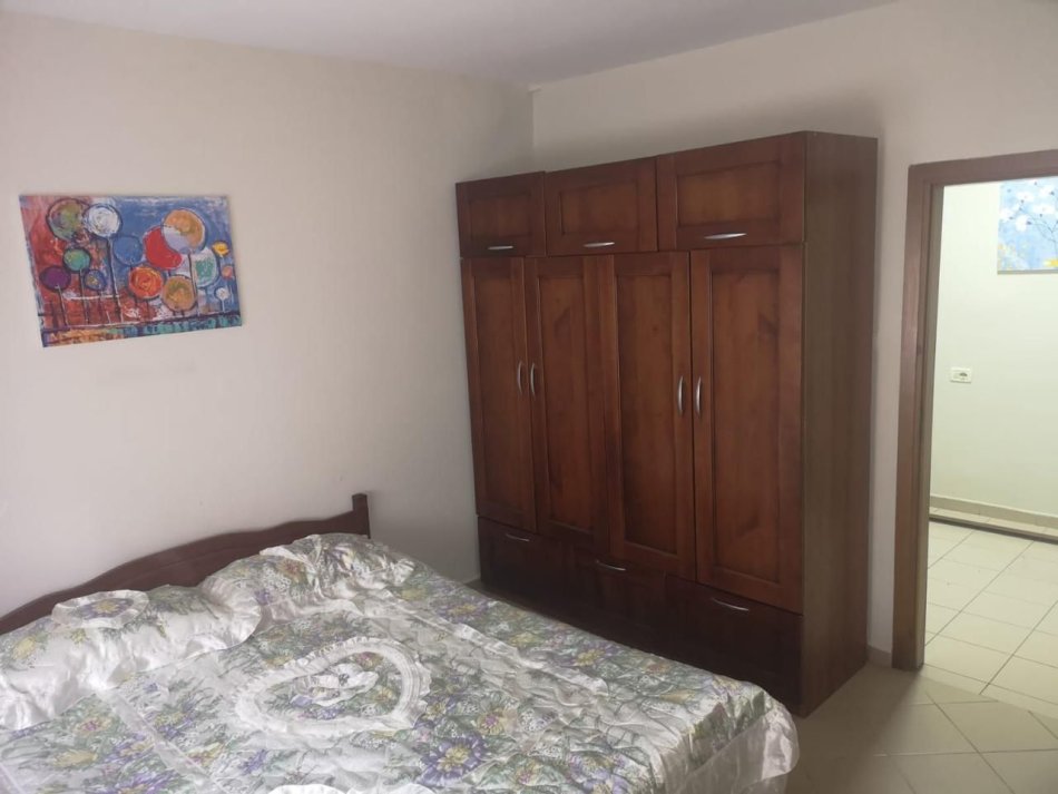 Tirane, shitet apartament 3+1 Kati 3, 93 m² 150.000 € (Rruga Babe Rexha)