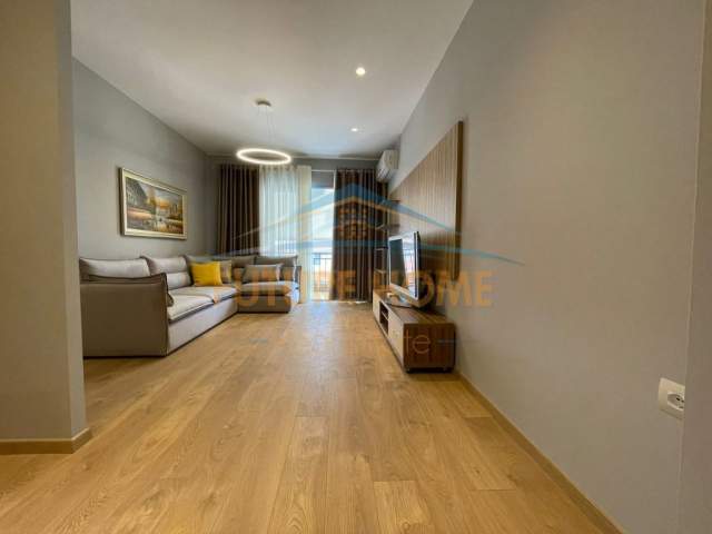 Tirane, shitet apartament 2+1 Kati 10, 90 m² 155.000 Euro (Komuna e Parisit)