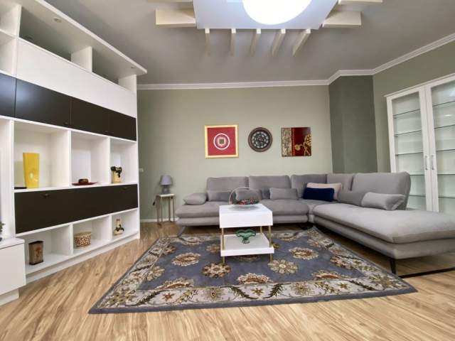 Tirane, jepet me qera apartament 1+1 Kati 9, 600 Euro (selvia)