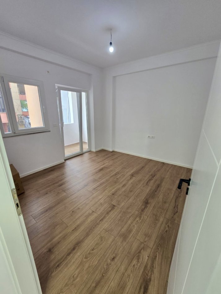 Tirane, shitet apartament 2+1+Aneks+Ballkon Kati 2, 87 m² 210.000 € (Elbasanit afer Lion Park)
