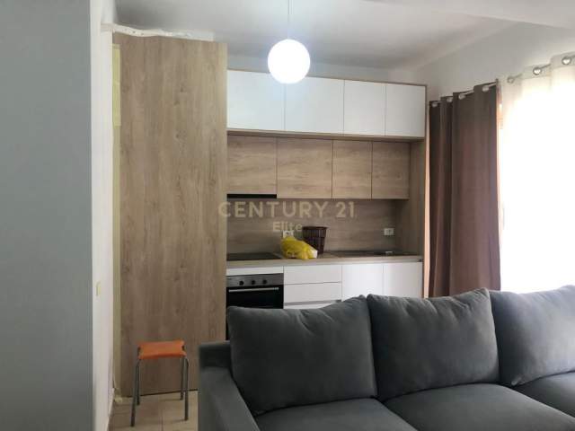 Tirane, jepet me qera apartament 1+1 Kati 3, 68 m² 350 Euro (ALI DEM)