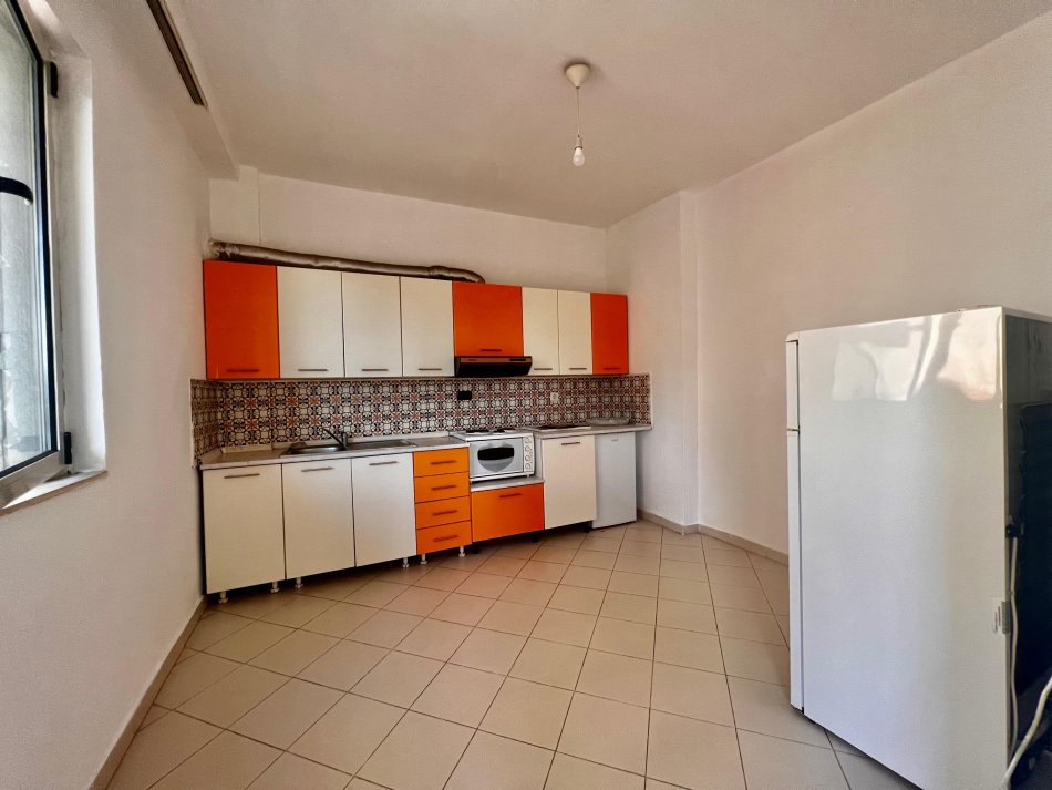 Tirane, shitet apartament 1+1+Ballkon Kati 4, 61 m² 120.000 € (Shkolla Osman Myderizi)