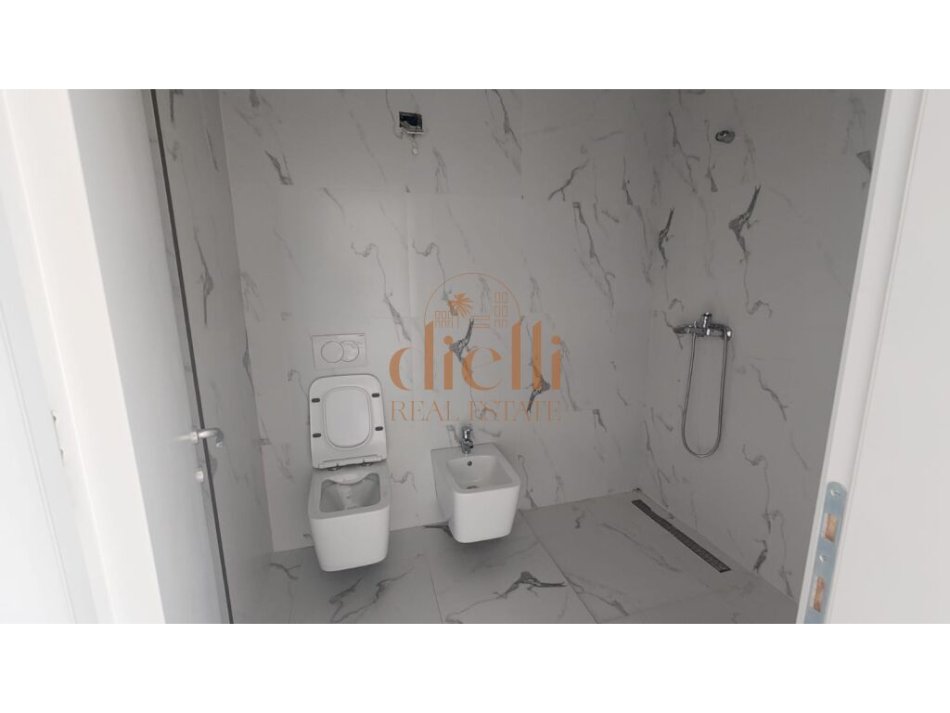 Tirane, jepet me qera apartament 1+1+Ballkon Kati 11, 100 m² (Lake View Residence)