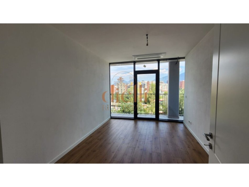 Tirane, jepet me qera per Zyre ose Banim,  Kati 2, 131 m²  (Lake View Residence)