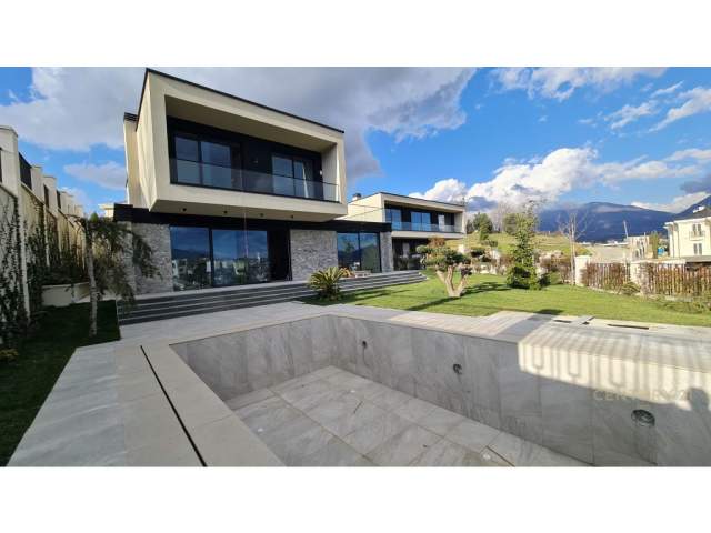 Tirane, ofert Vile 2 Katshe Kati 2, 377 m² 2.000 Euro/m2 (Mjull - Bathore, Tirane Tirana, Albania)