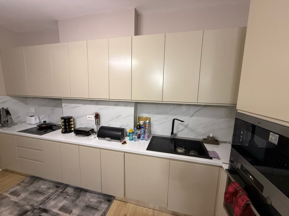 Tirane, shes apartament 2+1 Kati 9, 95 m² 155.000 € (RRUGA 3 DESHMORET, YZBERISHT)