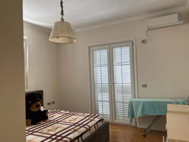 Tirane, jepet me qera shtepi 3+1+BLK Kati 2, 178 m² 600 Euro (rruga Enver Begeja)