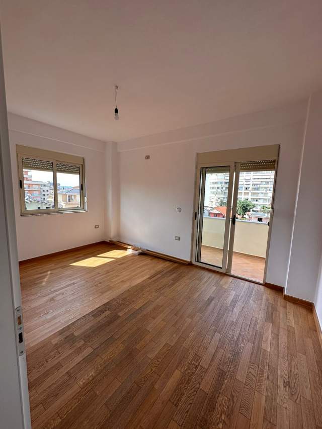 Tirane, shes apartament 99 m² 140.000 Euro