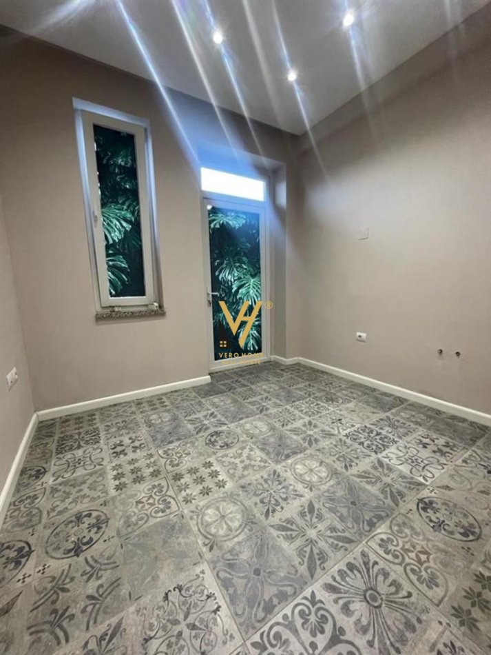 Tirane, jepet me qera zyre Kati 2, 70 m² 750 € (STADIUMI DINAMO)