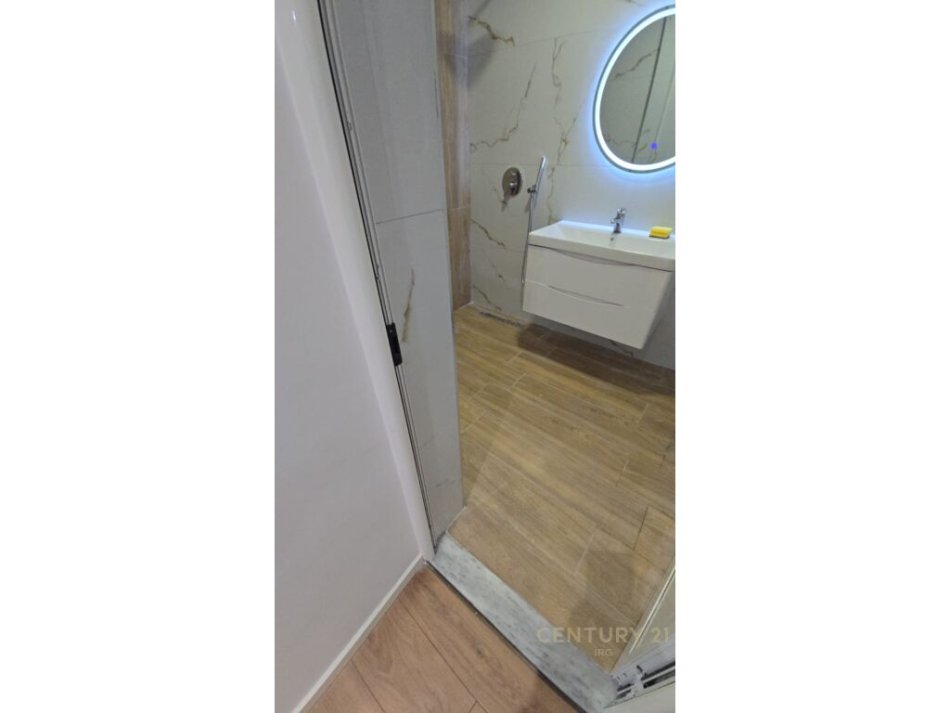 Tirane, shitet apartament 2+1 Kati 2, 87 m² 210.000 € (pallat i ri , prane parkut te liqenit, prane "Lion Park", rruga Faik Konica)