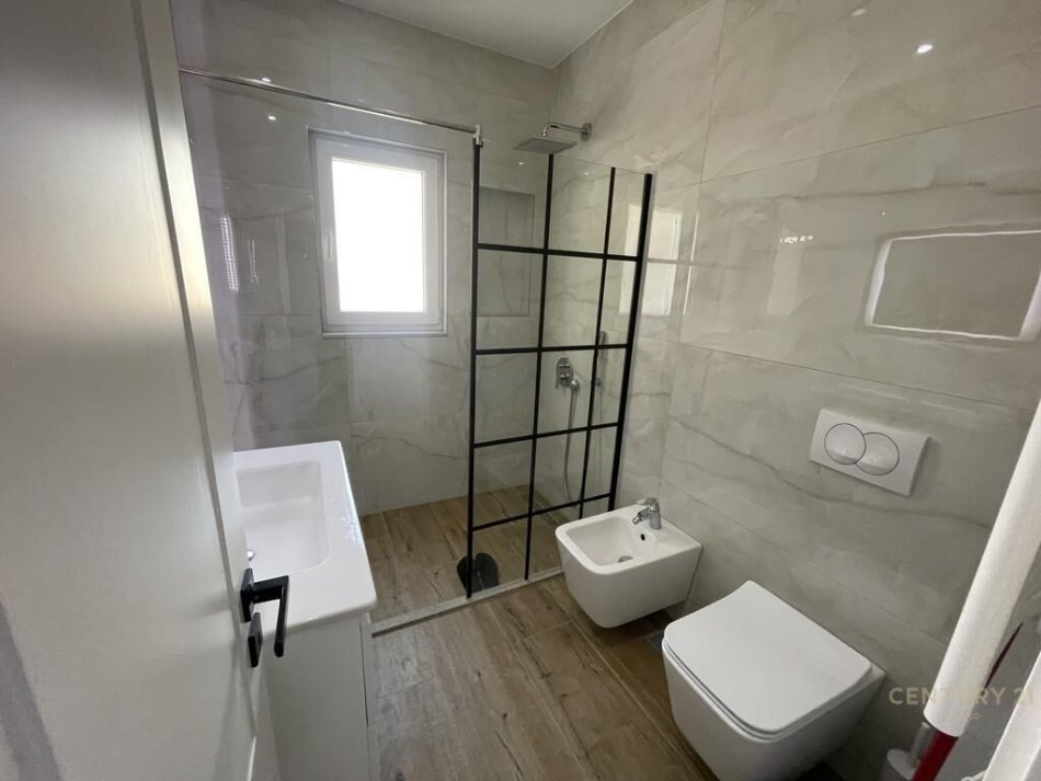 Tirane, shitet 2+1 Kati 4, 113 m² 350.000 € (ne qender te Tiranes, pas 15 kateshit)
