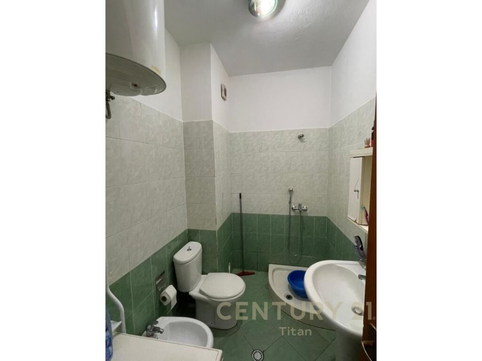 Tirane, shitet apartament 3+1+Ballkon Kati 5, 96 m² 120.000 € (ne Yzberish shume prane Nela 6.)