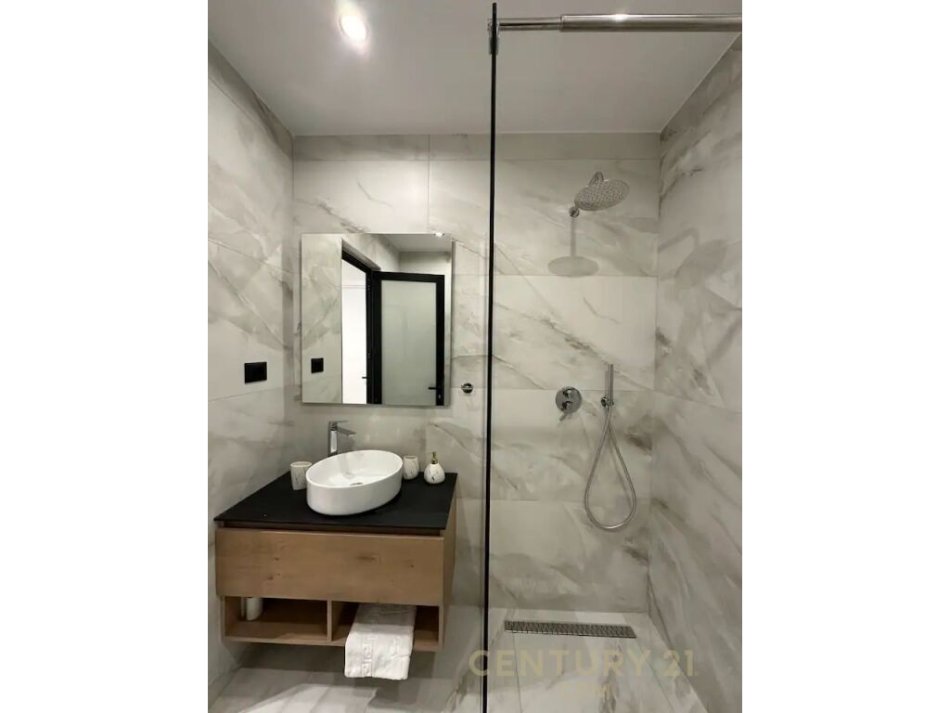 Tirane, shitet garsonier Kati 3, 90 m² (ne zonen e Shallvareve perball me Tajvanin ne nje pallat te ri me ashensor)