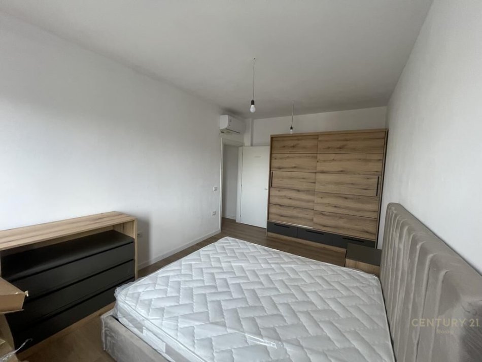 Tirane, shitet apartament 3+1+Ballkon Kati 9, 104 m² 166.000 € (ish Fusha e Aviacionit)