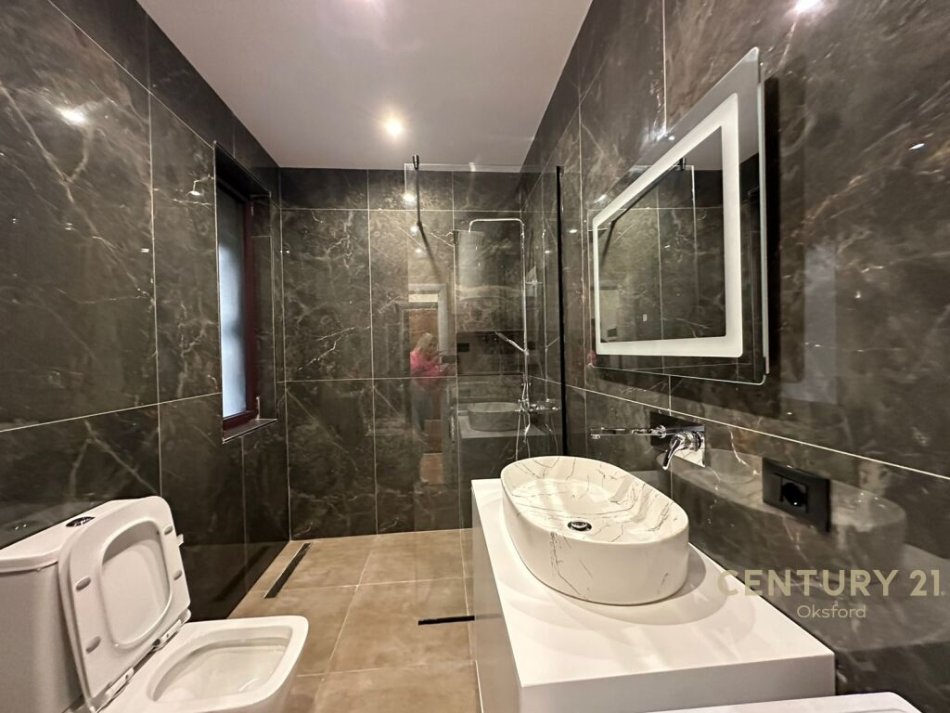 Tirane, shitet apartament 1+1 Kati 5, 56 m² 150.000 € (prane Pazarit te Ri)