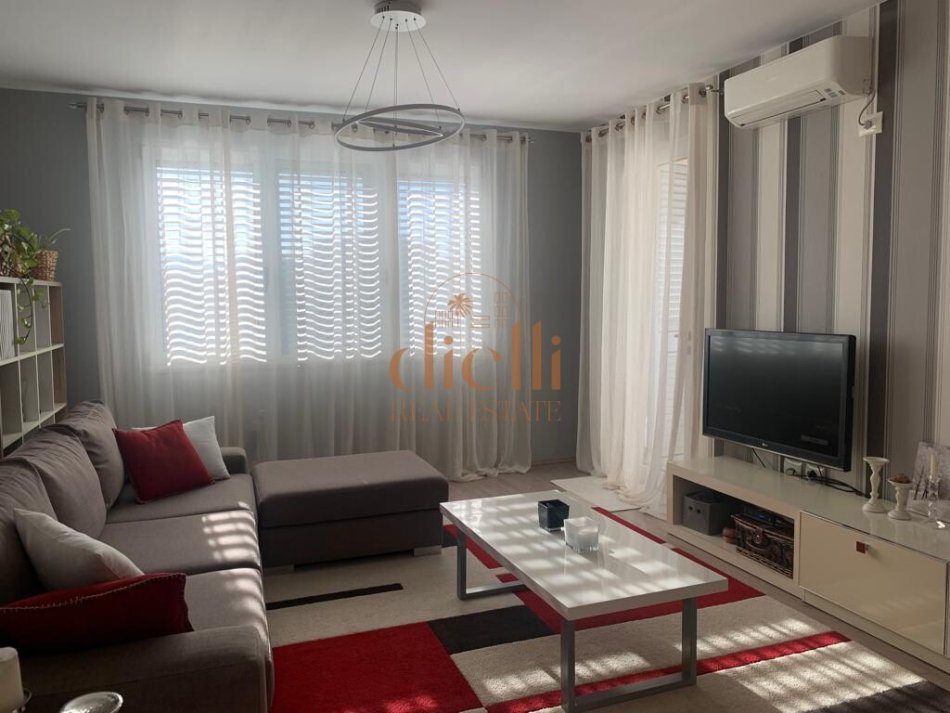 Tirane, shitet apartament 2+1+Aneks+Ballkon Kati 3, 95 m² € (Liqeni i Thate)