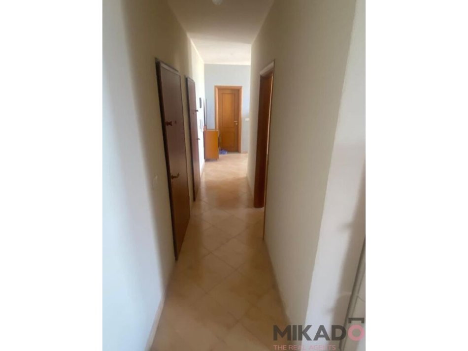 Vlore, jepet me qera apartament 3+1 , 128 m² 