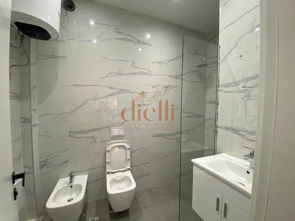 Tirane, shitet apartament 2+1+Ballkon, 110 m² (Tirana Garden Building, ne Rrugen e Kavajes)