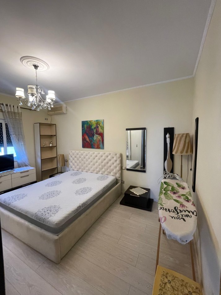 Durres, jepet me qera apartament 2+1+Ballkon Kati 2, 450 €