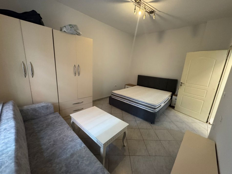 Tirane, jepet me qera apartament 1+1 Kati 0, 60 m² 400 € (rruga e kosovareve)