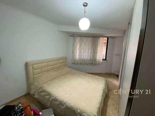 Tirane, jepet me qera apartament 2+1 Kati 1, 110 m² 450 Euro