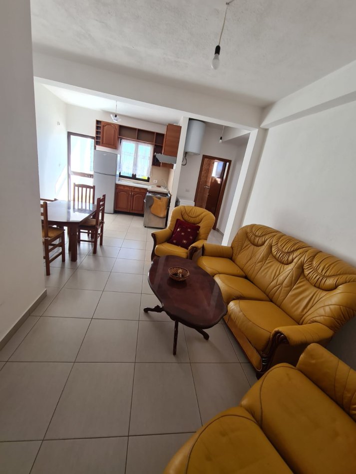 Tirane, jepet me qera apartament 1+1+Aneks+Ballkon Kati 1, 60 m² 27.000 € 
