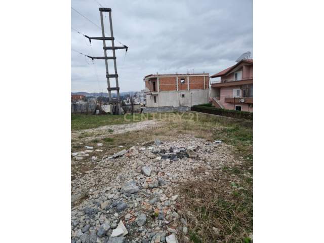 Tirane, Truall i Përshtatshëm për Ndërtim! 768 m² 230.400 Euro (Qyteti Studenti)