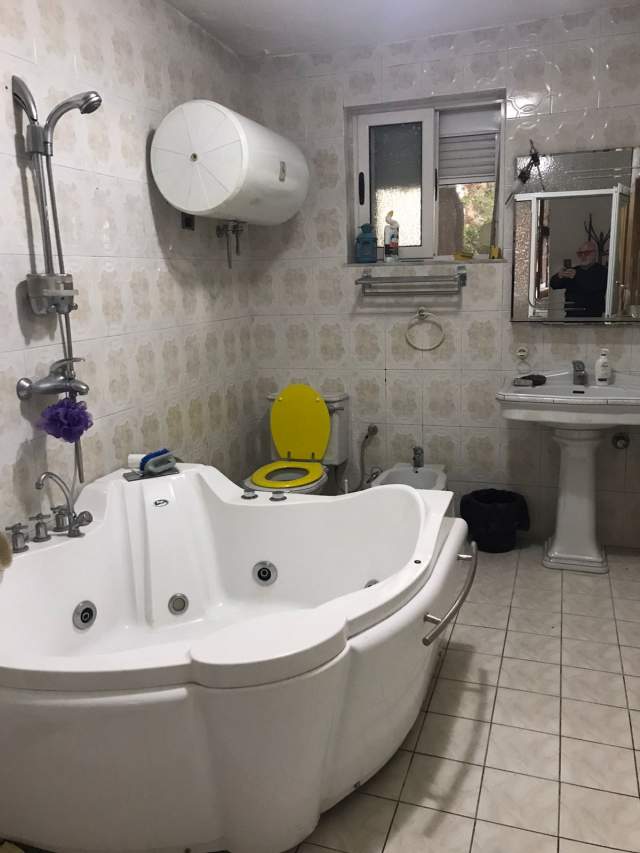 Tirane, jepet me qera apartament 1+1+BLK Kati 1, 150 m² 350 Euro (Xhemollari)