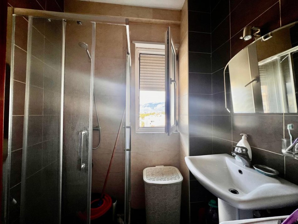 Tirane, shitet apartament 2+1+Ballkon Kati 6, 108 m² 275.000 € (Kopshti Zologjik)