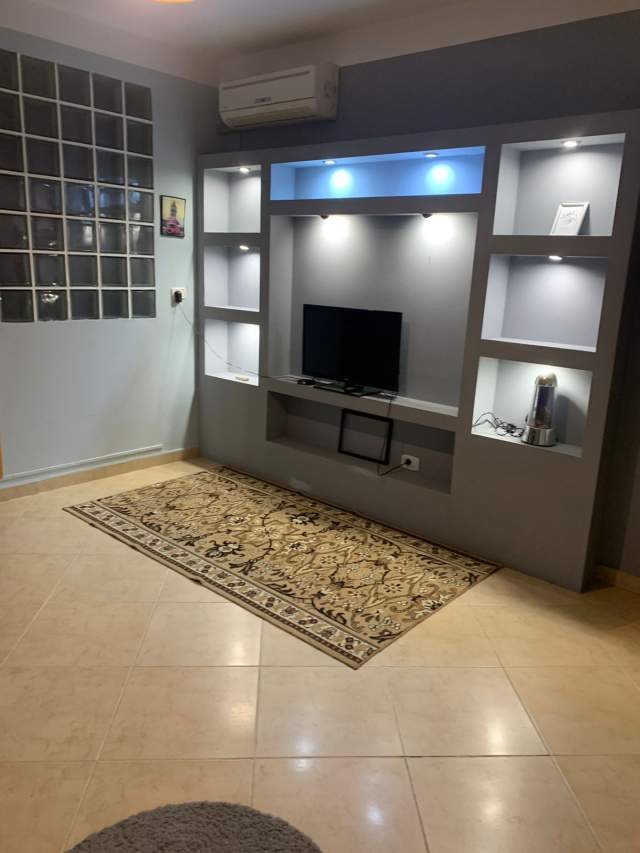 Tirane, jepet me qera apartament 1+1 Kati 12, 70 m² 400 Euro (Ish Ekspozita)