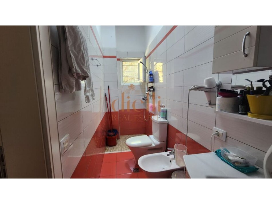 Tirane, shitet apartament 2+1+Ballkon , 107 m² 185.500 € (Prane Kopshtit zoologjik)