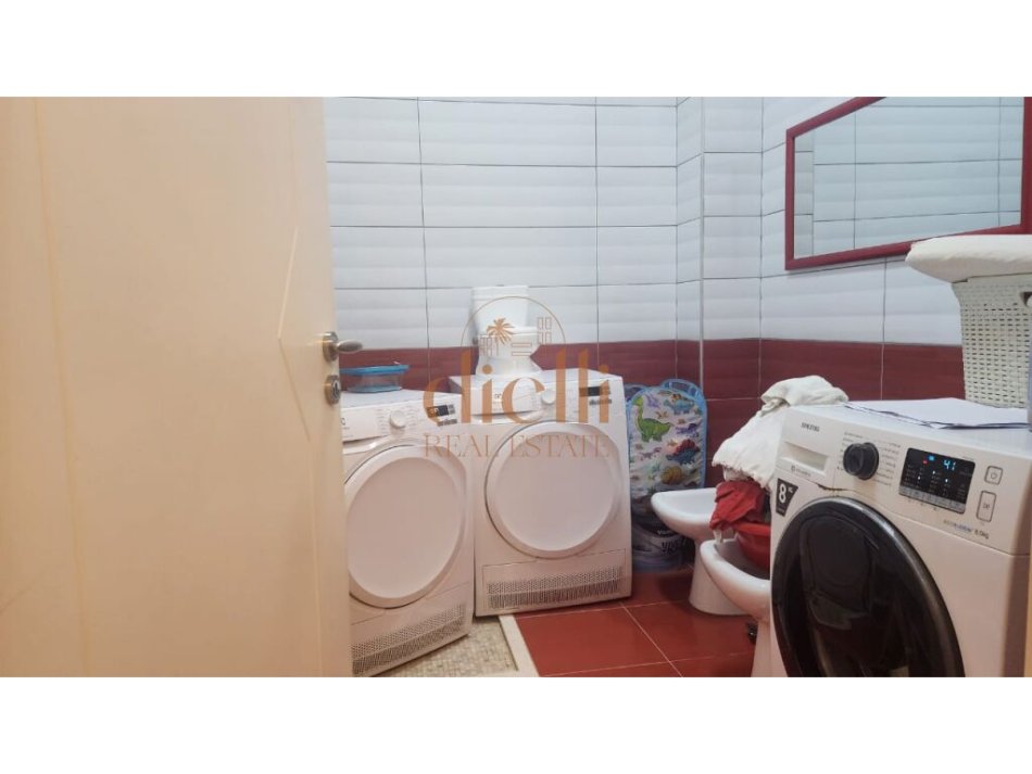 Tirane, shitet apartament 2+1+Ballkon , 107 m² 185.500 € (Prane Kopshtit zoologjik)